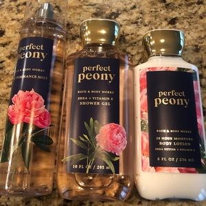 Bath& Body Works Set - Peony